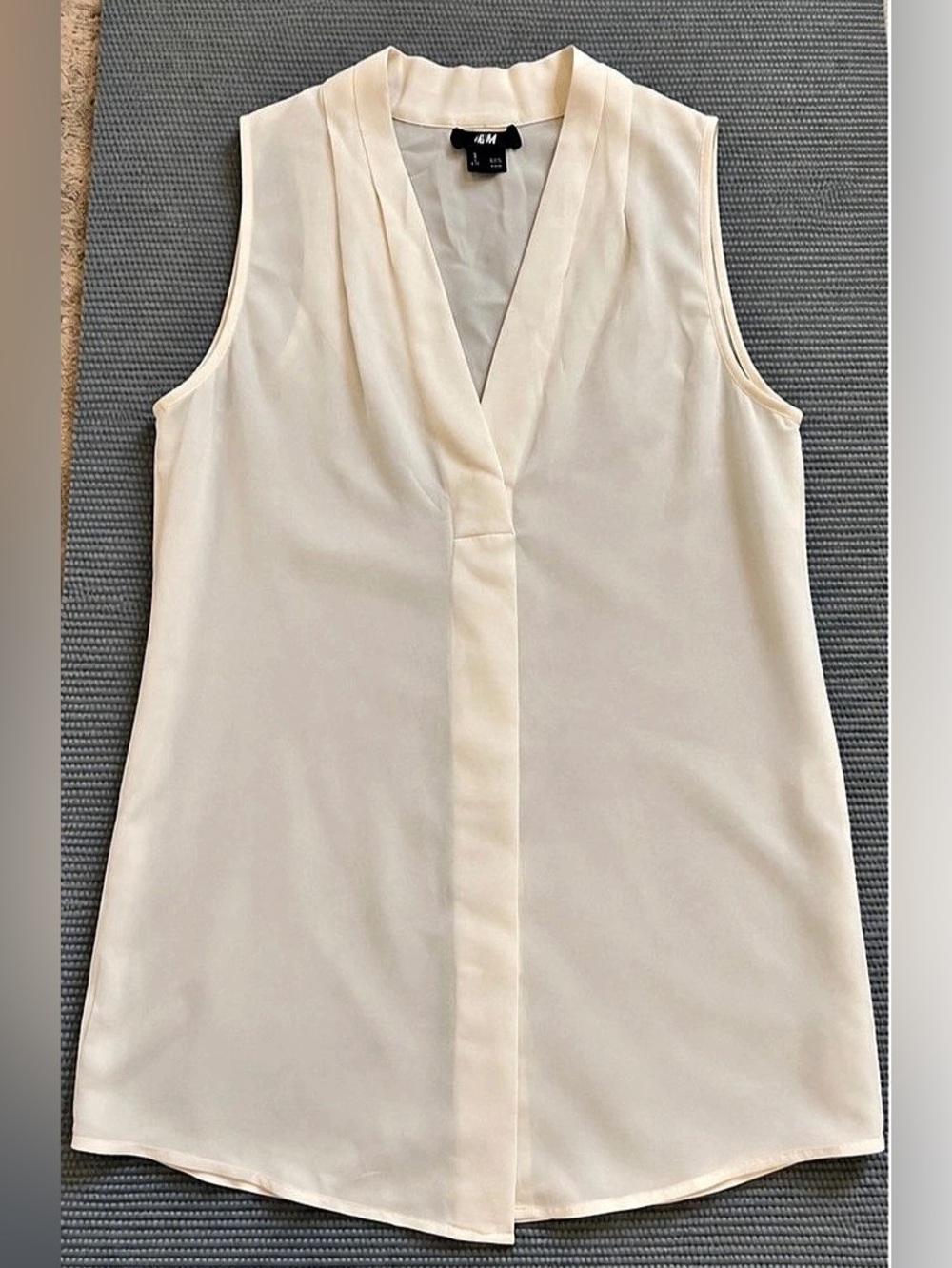 Theory Sleeveless V-Neck Silk Blouse Cream Small